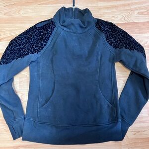 Lululemon black velvet floral pullover size 6